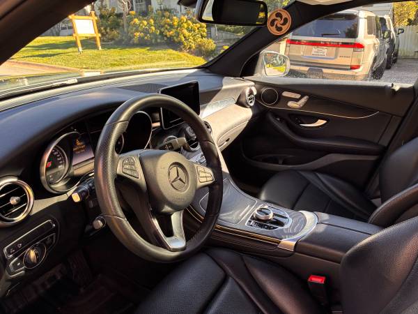 2018 Mercedes-Benz GLC 300 Base GLC 300 4dr 4x2 Automatic — photo 4