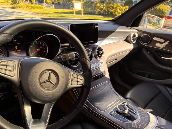 2018 Mercedes-Benz GLC 300 Base GLC 300 4dr 4x2 Automatic — photo 5