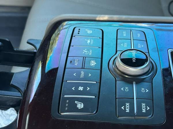2013 Hyundai Equus Signature — photo 10