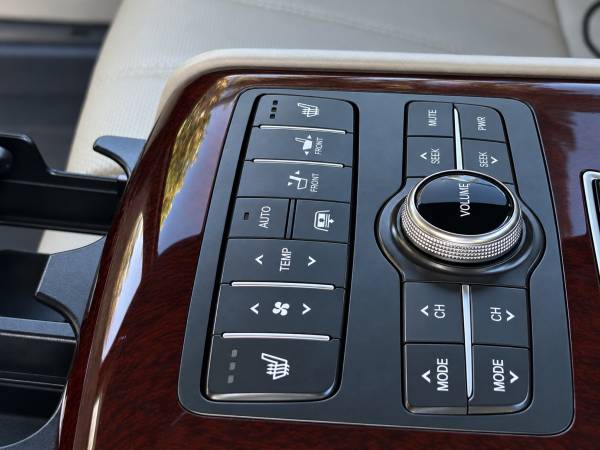2013 Hyundai Equus Signature — photo 4