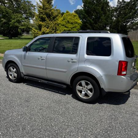2010 Honda Pilot EX 4dr Front-wheel Drive Automatic — photo 3