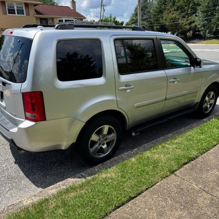 2010 Honda Pilot EX 4dr Front-wheel Drive Automatic — photo 4