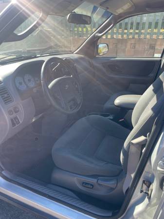 2005 Ford Escape XLS 4x4 Manual — photo 5