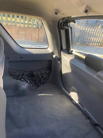 2005 Ford Escape XLS 4x4 Manual — photo 3