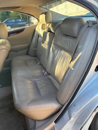 2002 Lexus ES 300 Base 4dr Sedan Automatic — photo 8