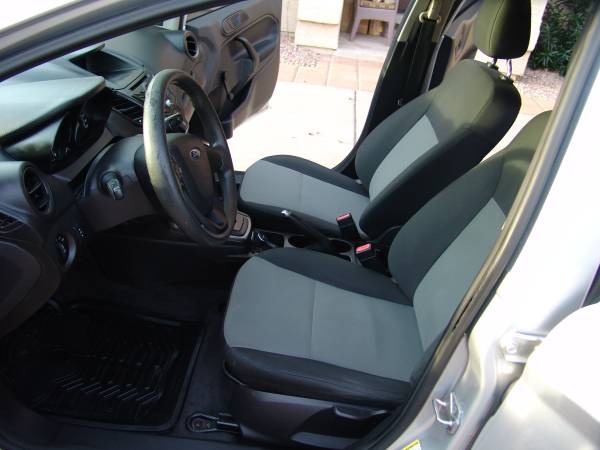2016 Ford Fiesta S 4dr Sedan Automatic — photo 3