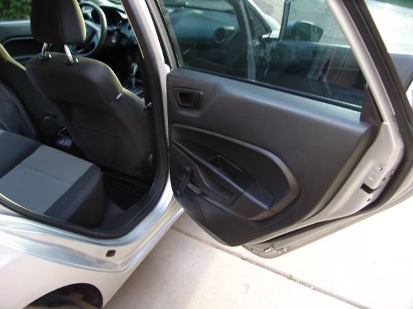 2016 Ford Fiesta S 4dr Sedan Automatic — photo 12