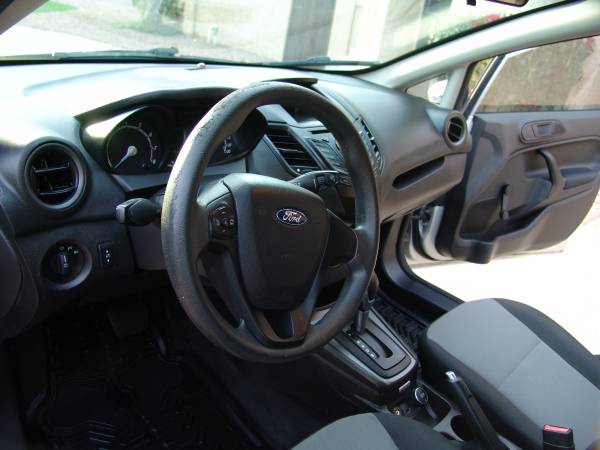 2016 Ford Fiesta S 4dr Sedan Automatic — photo 4