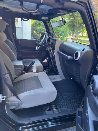 2010 Jeep Wrangler Sahara — photo 5