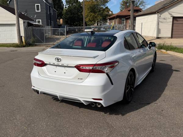 2020 Toyota Camry SE — photo 5