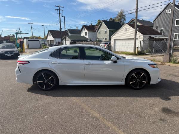 2020 Toyota Camry SE — photo 6