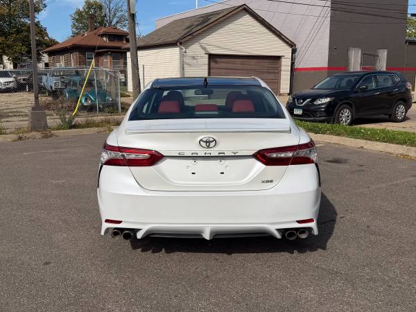 2020 Toyota Camry SE — photo 4