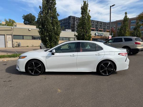 2020 Toyota Camry SE — photo 2