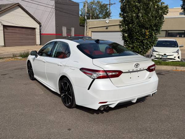 2020 Toyota Camry SE — photo 3
