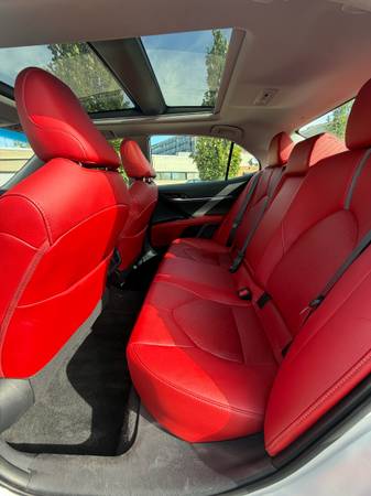 2020 Toyota Camry SE — photo 11