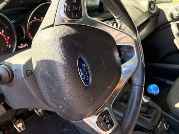 2016 Ford Fiesta SE — photo 10