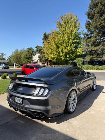2019 Ford Mustang GT Premium 2dr Fastback Manual — photo 4