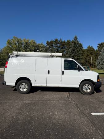 2014 Chevrolet Express 2500 DIESEL Rear-wheel Drive Cargo Van Automatic — photo 6