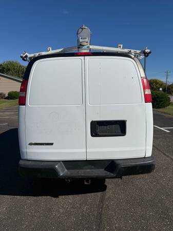 2014 Chevrolet Express 2500 DIESEL Rear-wheel Drive Cargo Van Automatic — photo 4