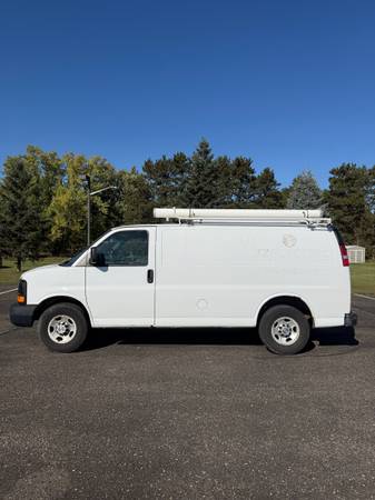 2014 Chevrolet Express 2500 DIESEL Rear-wheel Drive Cargo Van Automatic — photo 2