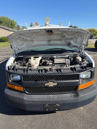 2014 Chevrolet Express 2500 DIESEL Rear-wheel Drive Cargo Van Automatic — photo 8