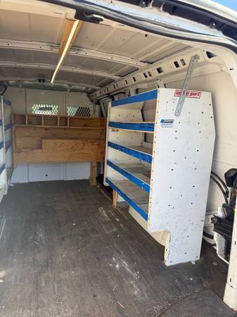 2014 Chevrolet Express 2500 DIESEL Rear-wheel Drive Cargo Van Automatic — photo 11