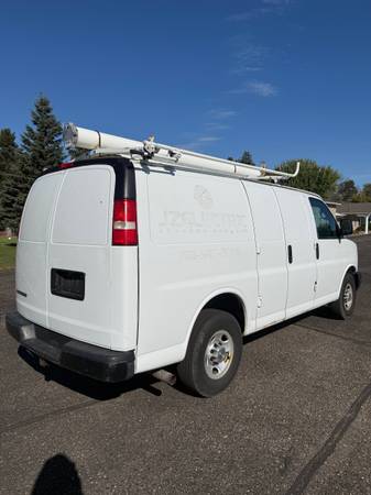 2014 Chevrolet Express 2500 DIESEL Rear-wheel Drive Cargo Van Automatic — photo 5
