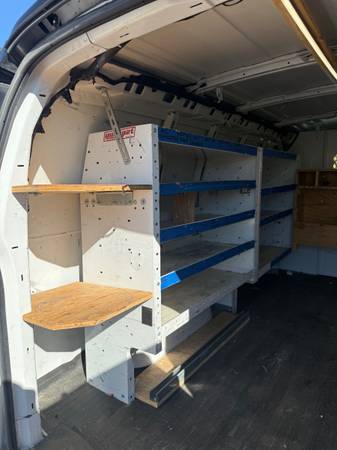 2014 Chevrolet Express 2500 DIESEL Rear-wheel Drive Cargo Van Automatic — photo 10