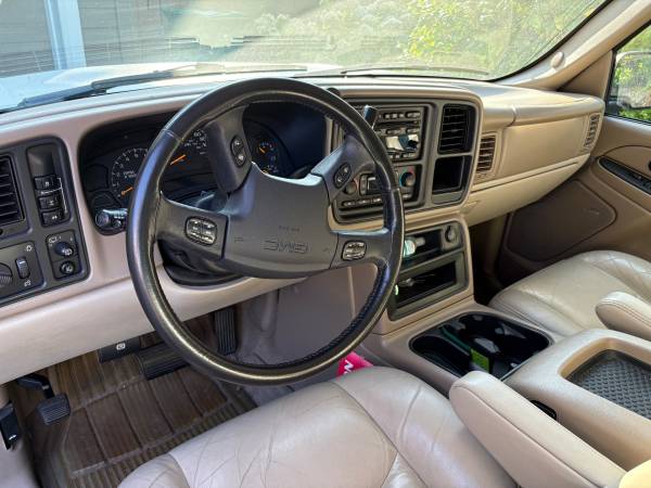 2004 GMC Yukon XL 1500 SLT 4x4 Automatic — photo 3