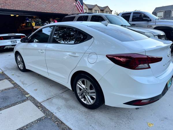2019 Hyundai Elantra SEL 4dr Sedan Automatic — photo 3