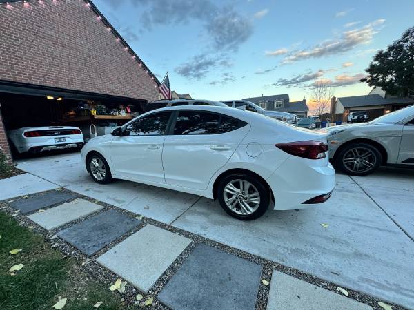 2019 Hyundai Elantra SEL 4dr Sedan Automatic — photo 2