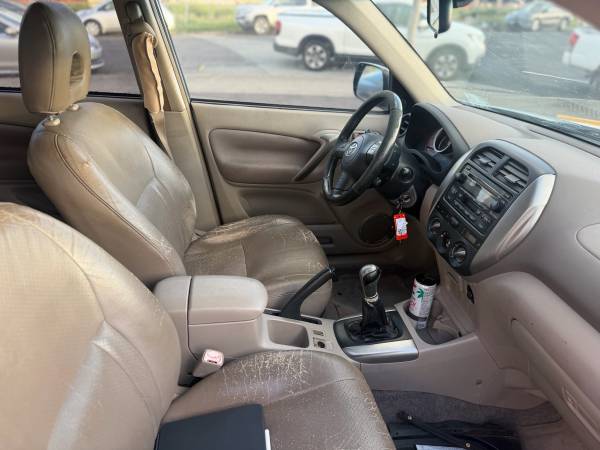 2004 Toyota Rav4 Base All-wheel Drive Manual — photo 9