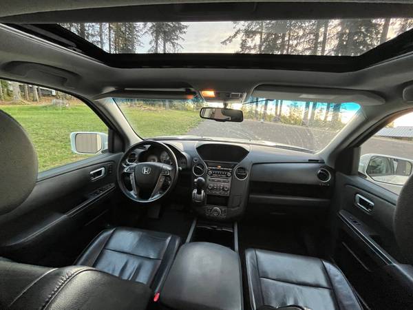 2013 Honda Pilot Touring 4dr Front-wheel Drive Automatic — photo 4