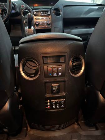 2013 Honda Pilot Touring 4dr Front-wheel Drive Automatic — photo 6