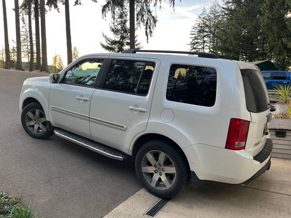 2013 Honda Pilot Touring 4dr Front-wheel Drive Automatic — photo 2