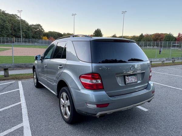 2011 Mercedes-Benz M-Class Base ML 350 — photo 4