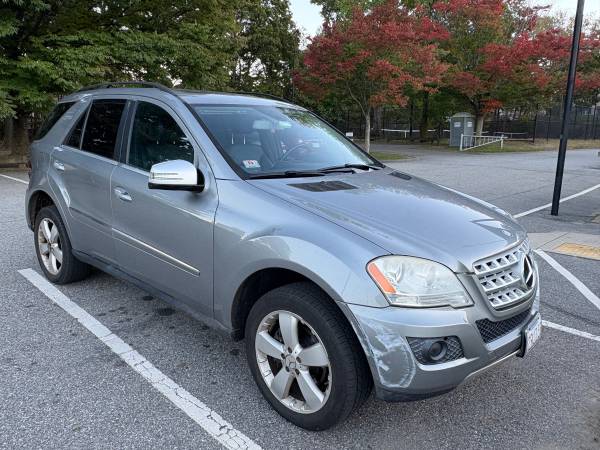 2011 Mercedes-Benz M-Class Base ML 350 — photo 2