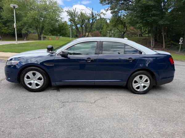 2013 Ford Taurus SHO 4dr All-wheel Drive Sedan Automatic — photo 2
