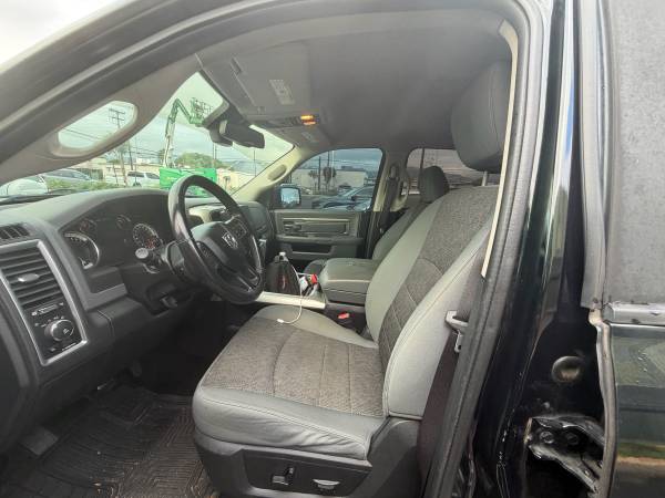 2016 RAM 1500 SLT 4x4 Quad Cab 140 in. WB Automatic — photo 8