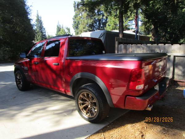 2015 RAM 1500 Express 4x4 Quad Cab 140 in. WB Automatic — photo 10