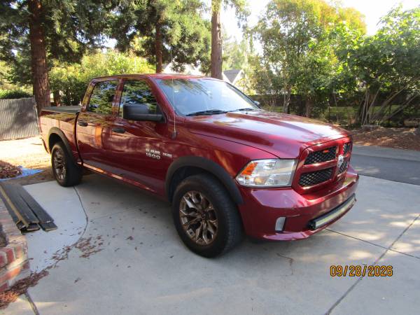 2015 RAM 1500 Express 4x4 Quad Cab 140 in. WB Automatic — photo 7