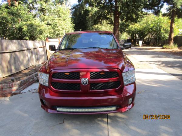 2015 RAM 1500 Express 4x4 Quad Cab 140 in. WB Automatic — photo 8