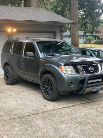 2009 Nissan Pathfinder S 4dr 4x2 Automatic — photo 1