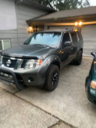 2009 Nissan Pathfinder S 4dr 4x2 Automatic — photo 4