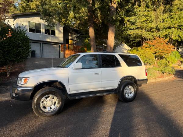 2000 Toyota 4runner SR5 V6 4dr 4x2 Automatic — photo 1