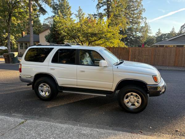 2000 Toyota 4runner SR5 V6 4dr 4x2 Automatic — photo 4