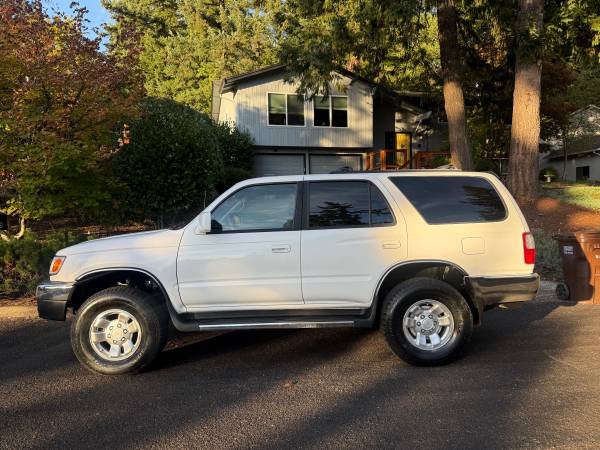 2000 Toyota 4runner SR5 V6 4dr 4x2 Automatic — photo 2