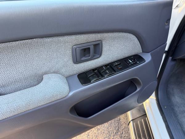 2000 Toyota 4runner SR5 V6 4dr 4x2 Automatic — photo 11
