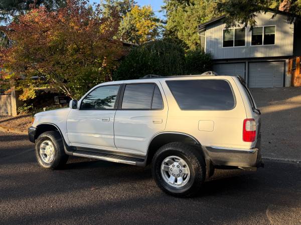2000 Toyota 4runner SR5 V6 4dr 4x2 Automatic — photo 3