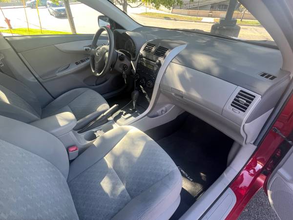 2009 Toyota Corolla LE 4dr Sedan Automatic — photo 5
